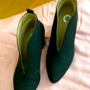 Heeled closed toe shoes